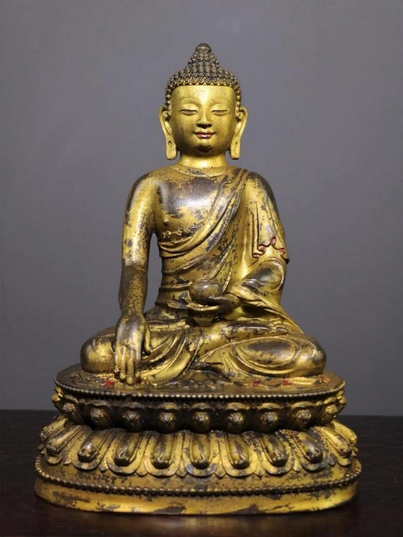 Antique Gilded Copper Sakyamuni Buddha Statue: Antique Gilded Copper Sakyamuni Buddha Statue This rare and meticulously handcrafted Sakyamuni Buddha statue is made from pure copper and elegantly gilded, highlighting its serene and timeless beauty