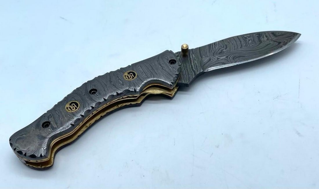 The Recruits Damascus Dagger: Custom Handmade Damascus Steel Dagger Hunting Dagger Knife Handle Camel Bone with Brass Spacer Damascus Steel Blade with 256 Layers on it. HARDNESS 56-60 H R C VERY HIGH QUALITY GENUINE LEATHER