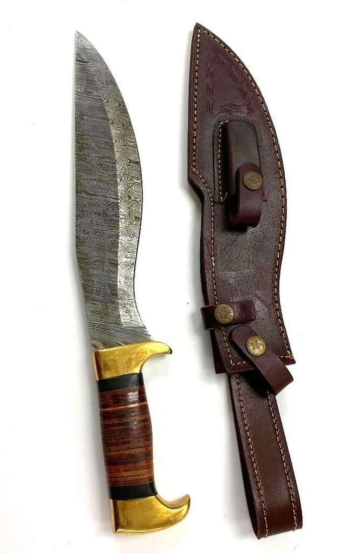 Majestic Hunter’s Blade: Rugged Large Damascus Knife with Wood Handle and Leather Case (1 of 5)