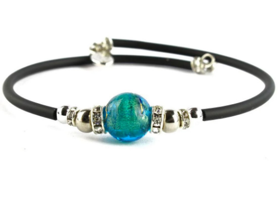 Perla Smeraldo Bracelet - Green Murano Glass with Silver: Perla Smeraldo Bracelet - Green Murano Glass with Silver This bracelet is crafted using the lampworking technique, with each bead individually formed. The molten glass beads are embellished with vibr