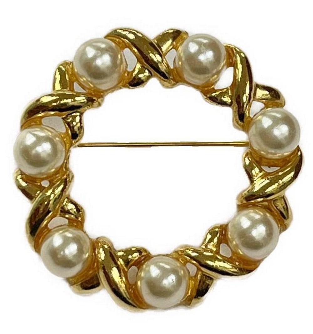Golden Halo of Pearls Brooch: Golden Halo of Pearls Brooch Introducing the "Gilded Halo of Pearls Brooch" — a celestial masterpiece that seamlessly blends opulence and grace. This round brooch is a vision of timeless