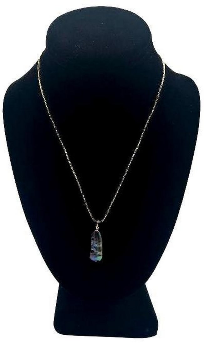 Peacock Biwa Pearl Pendant Necklace: Peacock Biwa Pearl Pendant Necklace This necklace features a stunning peacock multi-coloured pearl that is approximately 8mm x 22mm in size. This pendant hangs on a beautiful gold plated chain