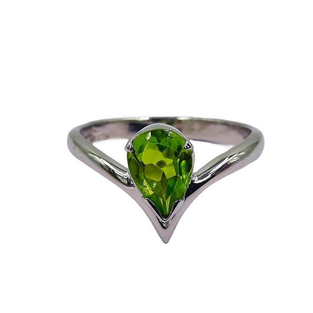 Peridot Pointed Sterling Silver Ring: Peridot Pointed Sterling Silver Ring Inner Diameter: 18.25mm View Photos For Further Details.