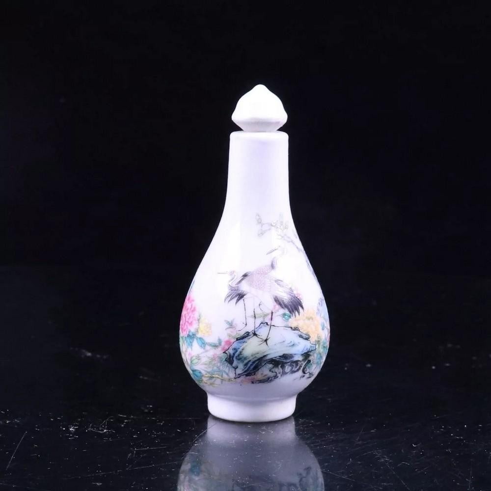 Hand-painted Chinese Porcelain Snuff Bottle: Hand-painted Chinese Porcelain Snuff Bottle This exquisite snuff bottle showcases a serene garden scene, meticulously hand-painted with delicate precision. At the center of the composition, two