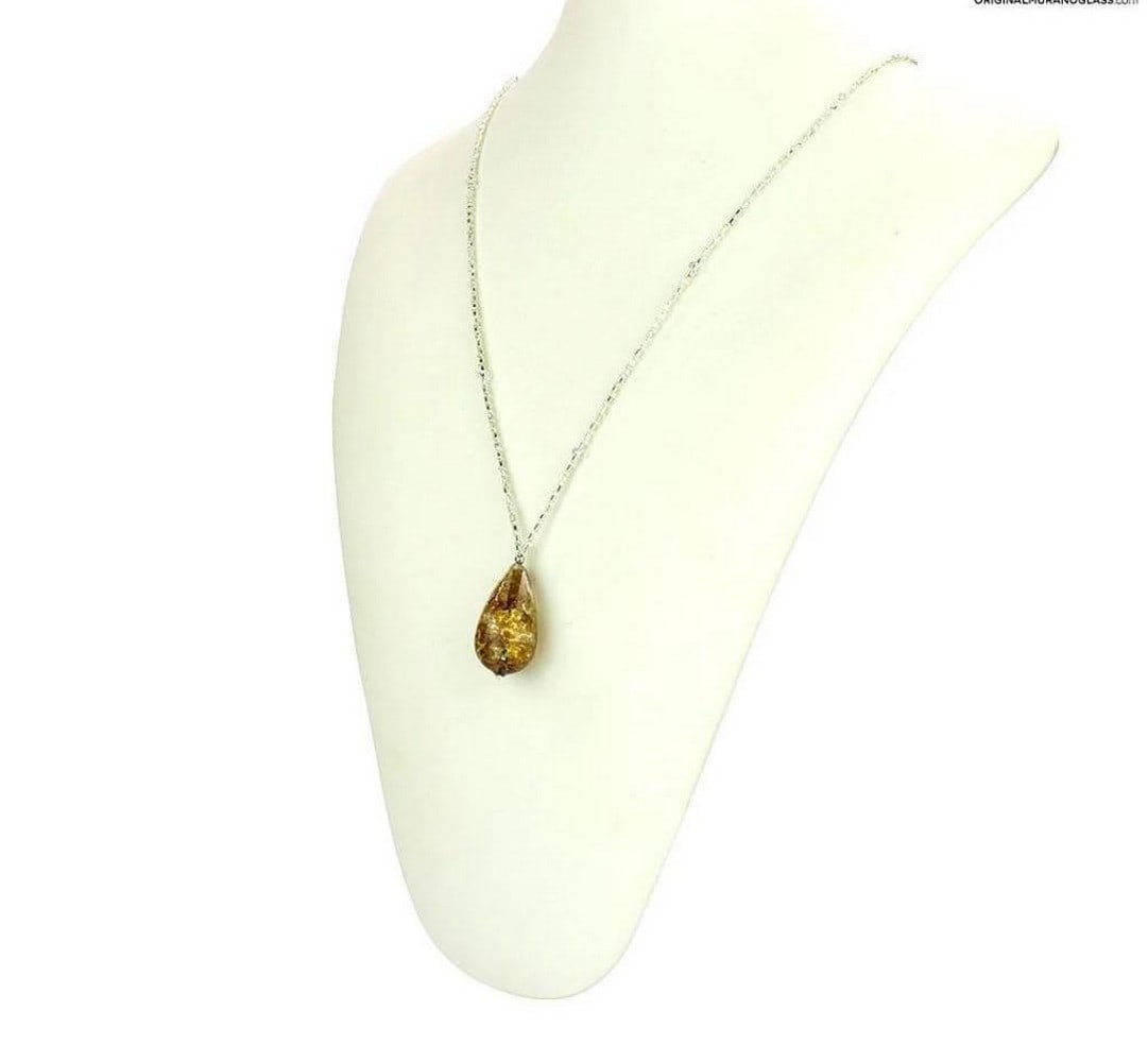 Solemnis Silver Serenity Enchanting Venetian Beads Necklace: Solemnis Silver Serenity Enchanting Venetian Beads Necklace Introducing our Solemnis Silver Serenity Enchanting Venetian Beads Necklace—a captivating expression of refined elegance. This necklace