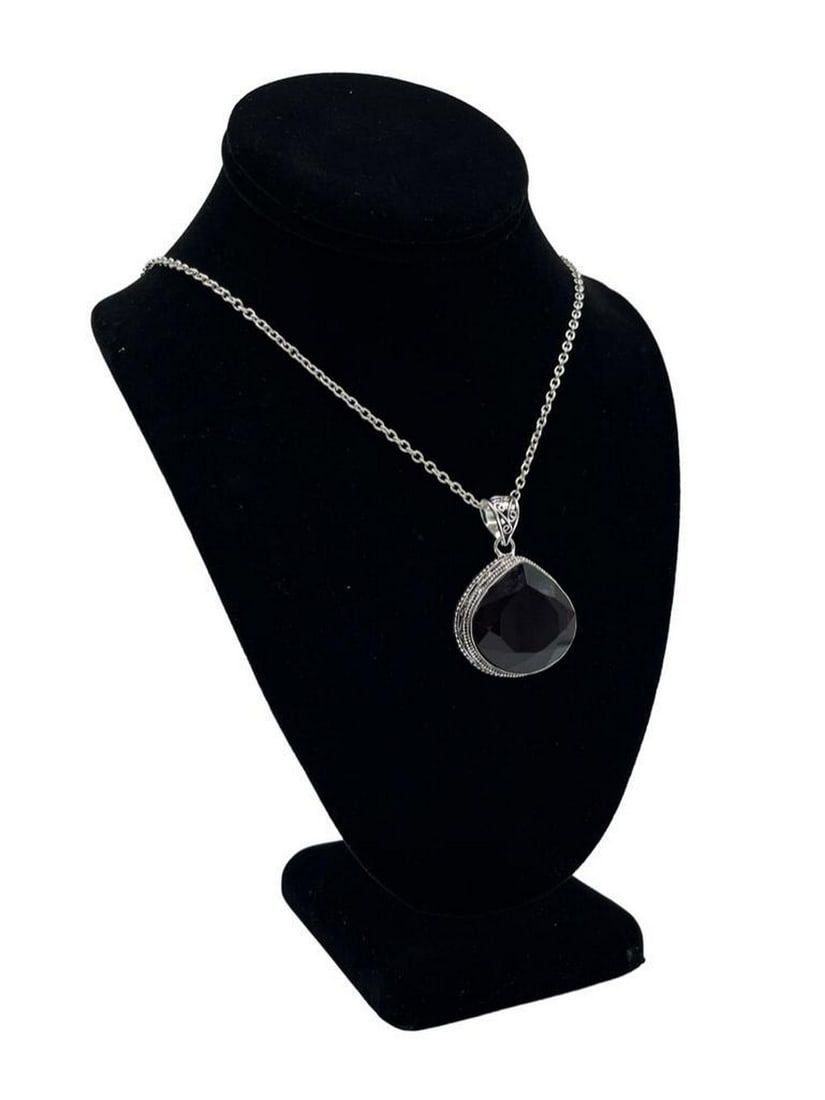 Vintage Red Gemstone Pendant: Vintage Red Gemstone Pendant Red gemstone pendant with vintage style silver designs around the pendant. This Pendant is on a 27" chain. View photos for further details.