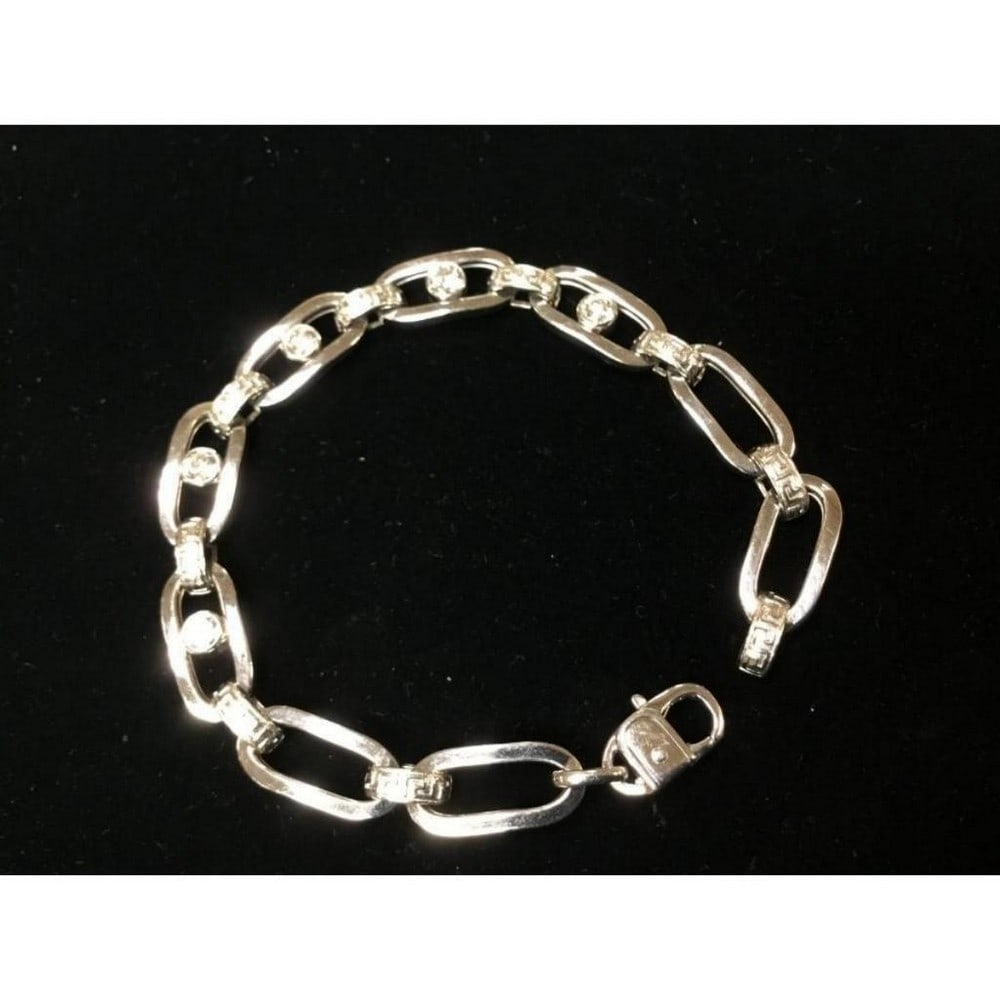 Exquisite Italian 14K White Gold Custom Designed Bracelet with 2ct Diamonds: Exquisite 14K White Gold Custom Designed Bracelet with 2ct Diamonds embraces the wrists and captures an audience when worn out on an evening event. Set with 2ct of Diamonds (SI2) in 14K white gold.