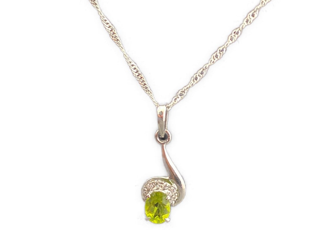 Lively Leaf Peridot and Austrian Crystal 92.5 Purity Sterling Silver Pendant and Chain: Lively Leaf Peridot and Austrian Crystal 92.5 Purity Sterling Silver Pendant and Chain This lovely green oval Peridot is surrounded by stunning Austrian crystals on 92.5 purity pendant and chain. 