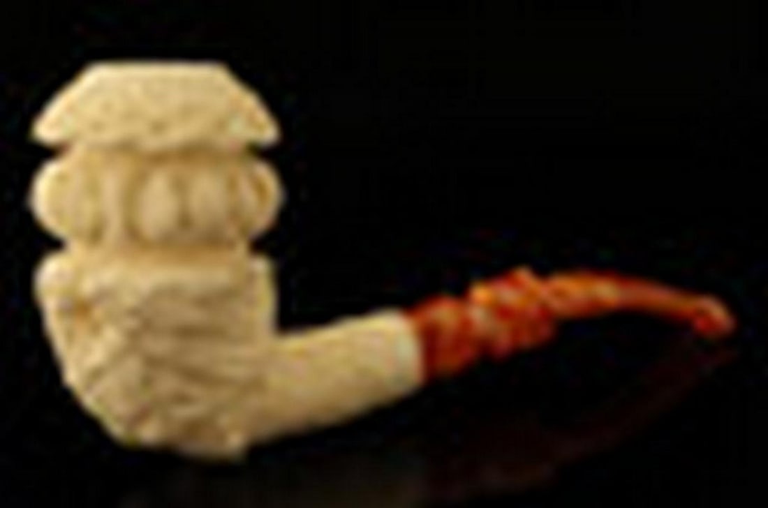 Deluxe Carved Eagle Block Meerschaum Pipe with Fitted Case: Deluxe Carved Eagle Block Meerschaum Pipe with Fitted Case This block meerschaum pipe features a finely carved eagle design, combining detailed craftsmanship with a balanced profile. Made from