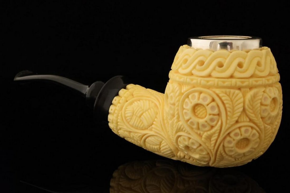 Carved Reverse Calabash Meerschaum Pipe with Sterling Silver Ring and Pocket Case: Carved Reverse Calabash Meerschaum Pipe with Sterling Silver Ring and Pocket Case This full-size meerschaum pipe features a reverse calabash design with detailed carving and a 925k sterling silver ch