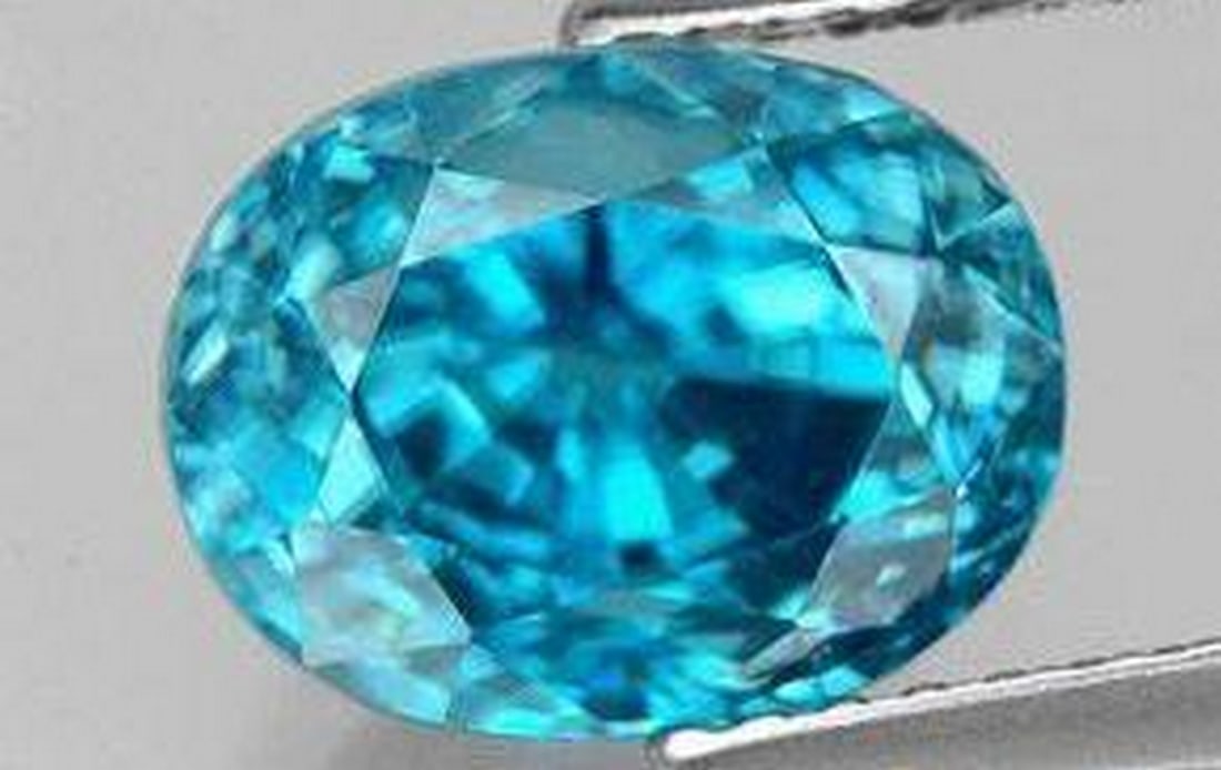 6.30 ct Natural Blue Zircon, Oval Facet, VVS, Cambodia: 6.30 ct Natural Blue Zircon, Oval Facet, VVS, Cambodia Natural zircon weighing 6.30 carats, cut in an oval facet with bright blue color. The gem measures 9.52 x 8.11 x 7.33 mm and has VVS clarity.