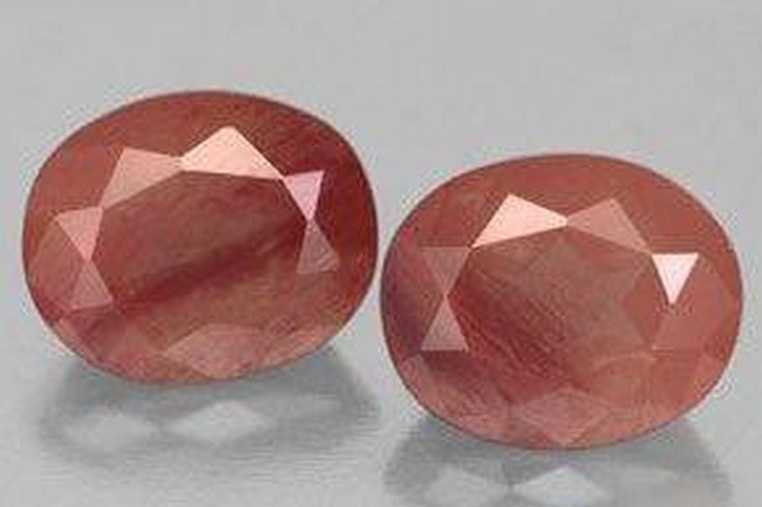 6.97ct Natural Medium Red Andesine Labradorite, Oval Facet, Transparent, Congo (Pair): 6.97ct Natural Medium Red Andesine Labradorite, Oval Facet, Transparent, Congo (Pair) Pair of natural andesine labradorite gemstones with a combined weight of 6.97 carats (average 3.49 carats each),