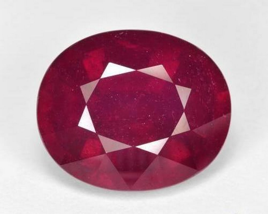 15.51ct Natural Deep Red Ruby, Oval Facet, VVS-VS, Madagascar (1 of 3)