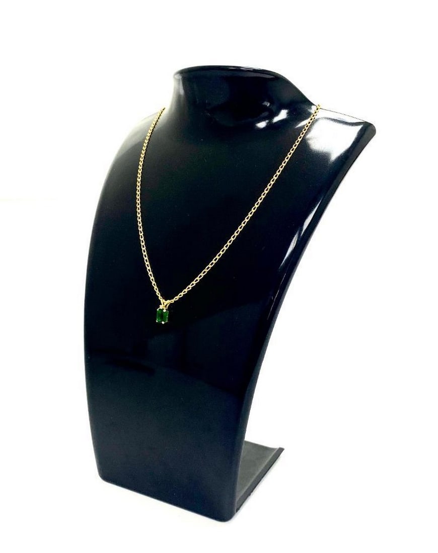 .35ct Emerald Cut SYN Emerald in 10K Gold Plated Mount & Chain: .35ct Emerald Cut SYN Emerald in 10K Gold Plated Mount & Chain. Please view photos for further details.