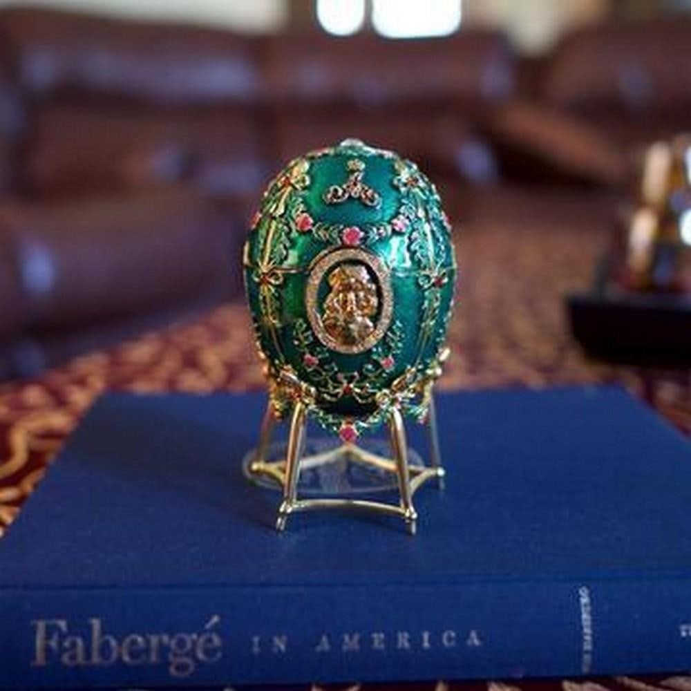 1908 Alexander Palace Royal Inspired Russian Egg: Up For Auction Is A 1908 Alexander Palace Royal Inspired Russian Egg. The Egg Demonstrates a Green Enamel and Set Austrian Crystals that set this piece off as a Great Mantle Piece. Pewter, Enamel,