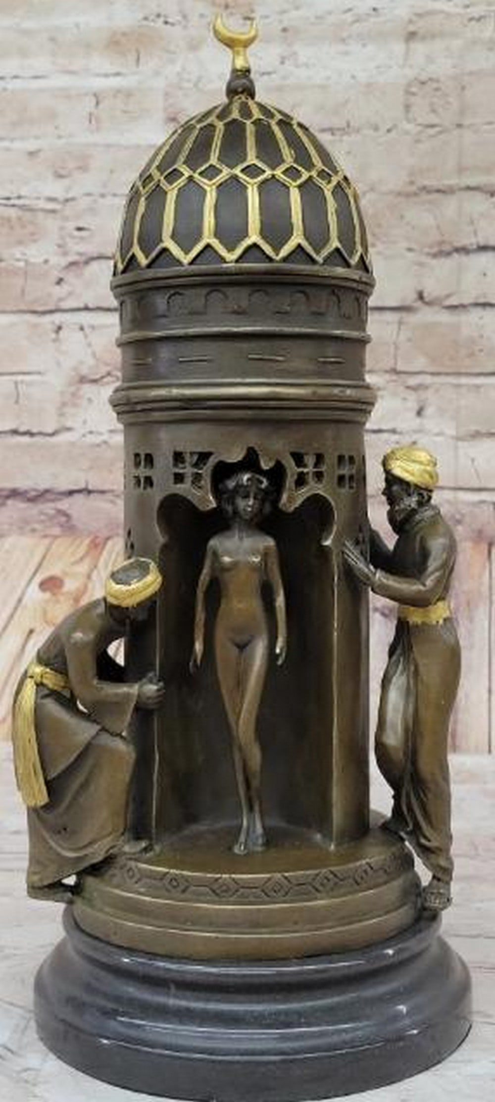 Intrigue at the Bath: Orientalist Bronze Sculpture: Intrigue at the Bath: Orientalist Bronze Sculpture A captivating example of Orientalist art, this bronze sculpture depicts a dramatic and voyeuristic scene within an ornate bathhouse setting. At the
