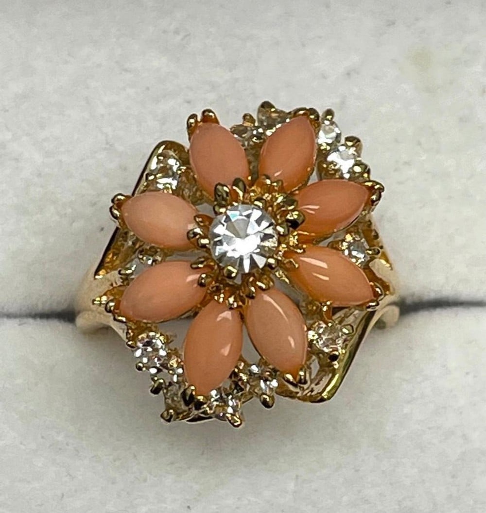 Gorgeous 8 Piece Coral Gemstone Ring: Gorgeous 8 Piece Coral Gemstone Ring Coral is often associated with being a symbol of wisdom, happiness, and immortality. The unique colour of coral is a mixture of pink and orange, pink being a