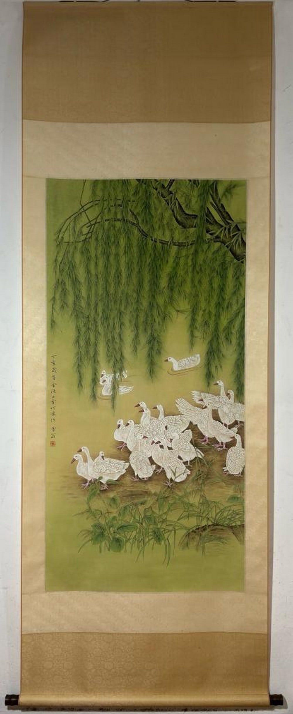 Ducks at Ease Handpainted Scroll Inspired by Chen Zhifo: Ducks at Ease Handpainted Scroll Inspired by Chen Zhifo In this serene handpainted scroll inspired by Chen Zhifo, a flock of white ducks gather beneath the graceful canopy of a towering willow tree.