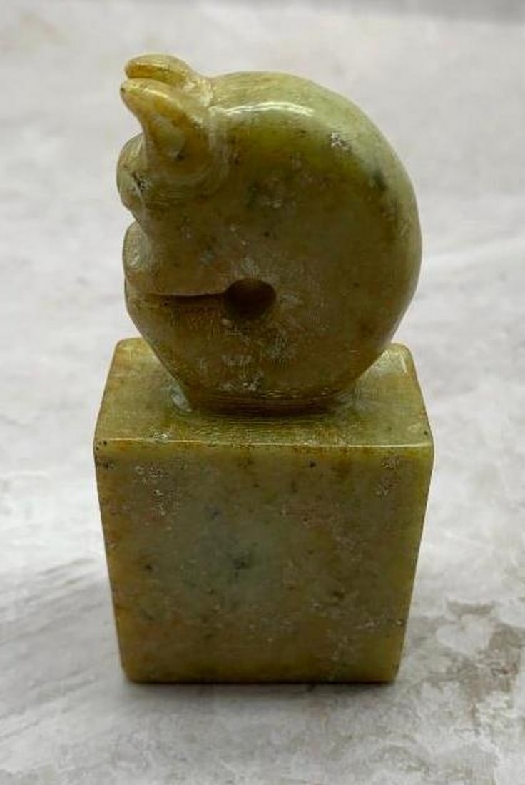 Abstract Dragon Jade Seal: Carved in Harmony: Abstract Dragon Jade Seal: Carved in Harmony This stunning jade seal features an abstract carving of an animal, likely inspired by the legendary dragon, masterfully sculpted at the top. The fluid