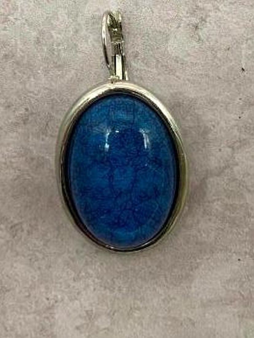 Celestial Sparkle Glass Pendant: Celestial Sparkle Glass Pendant This stunning glass pendant features a captivating blue crackle design, with subtle sparkles that catch the light and create a mesmerizing effect. The intricate