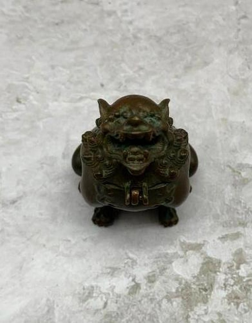 Foo Dog Bronze Trinket Box: Guardian of Treasures: Foo Dog Bronze Trinket Box: Guardian of Treasures This captivating bronze trinket box takes the form of a fierce and protective Foo Dog, with its intricately detailed head serving as the lid. When