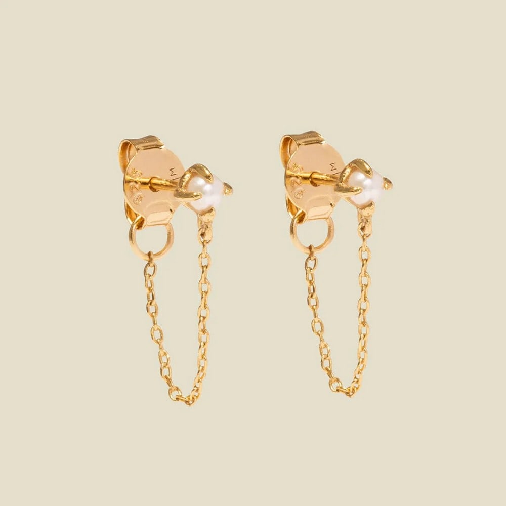 Vermeil Gold Pearl Chain Huggies Earrings: Vermeil Gold Pearl Chain Huggies Earrings When you want a timeless piece with a modern edge, these Pearl Chain Huggie Studs are the perfect choice. A prong-set freshwater pearl anchors each