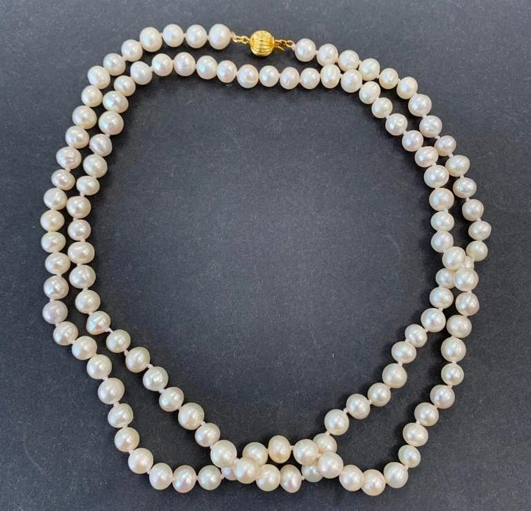 Classic Pearl Necklace with Gold-Plated Round Clasp: Classic Pearl Necklace with Gold-Plated Round Clasp This classic pearl necklace features a polished gold-plated round clasp that adds a refined finishing touch. Perfect for everyday elegance or