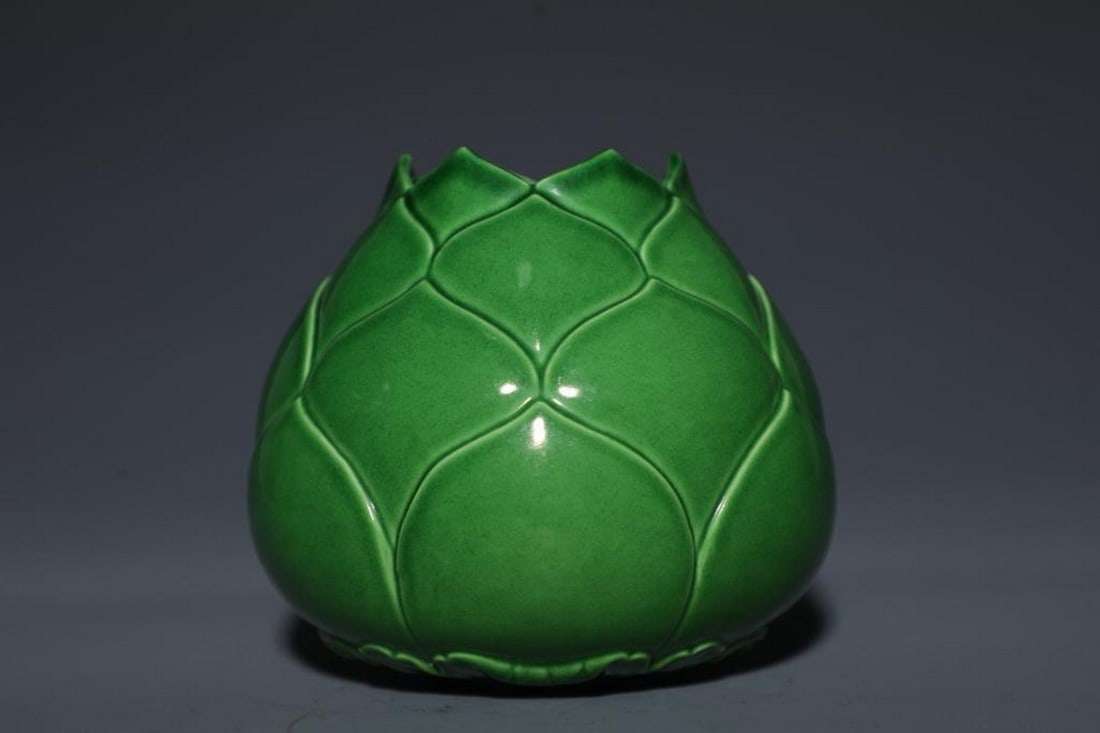 Lotus Shaped Peacock Green Study Bowl: Lotus Shaped Peacock Green Study Bowl This elegant lotus-shaped bowl, glazed in a rich peacock green, captures the timeless beauty of traditional Chinese craftsmanship. The unique lotus shape,