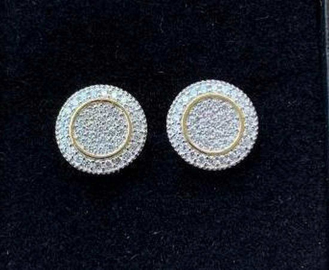 Gold Circle Stud Earrings with White Crystals: Gold Circle Stud Earrings with White Crystals Elevate your everyday style with these elegant gold-tone stud earrings, featuring a flat circular design accented by sparkling white crystals. At the