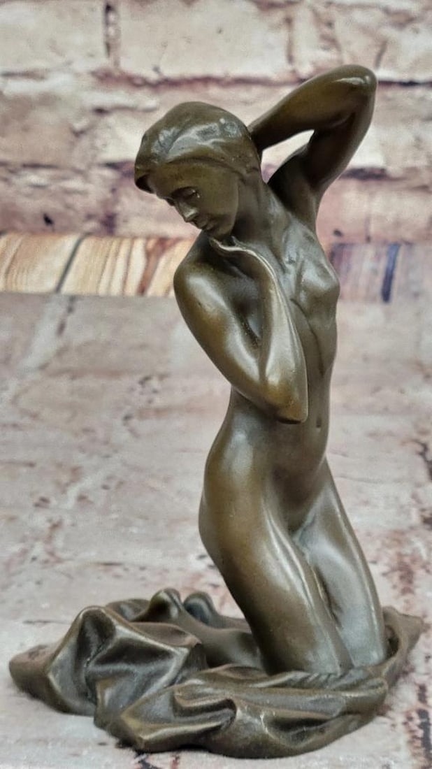 Graceful Elegance" Art Deco Bronze Sculpture by Mavchi - 6" x 4.5: "Graceful Elegance" Art Deco Bronze Sculpture by Mavchi - 6" x 4.5" This Art Deco bronze sculpture by Mavchi beautifully captures the timeless elegance of the female form. With gracef