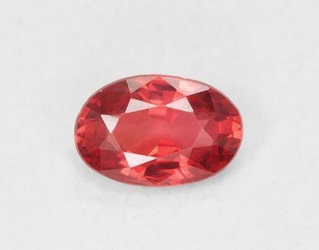 0.51 ct Natural Scarlet Red Sapphire, Oval Cut, VVS–VS, Tanzania (1 of 3)