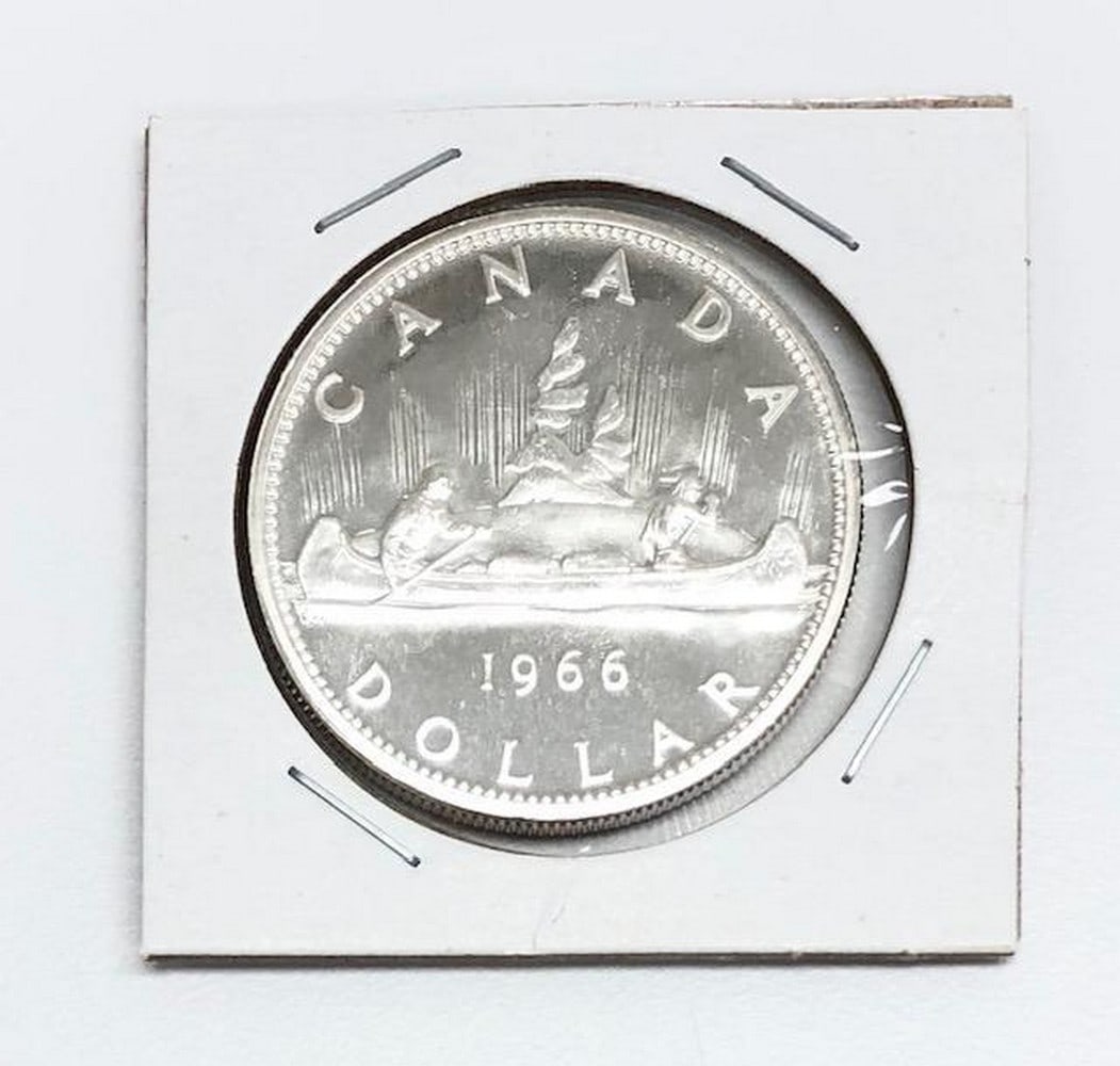 1 DOLLAR SILVER COIN - ELIZABETH II (1 of 2)