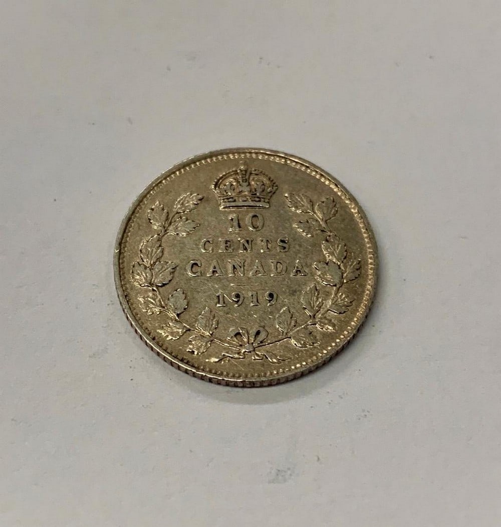 1919 Canadian Grade EF 10 Cent Coin (1 of 2)