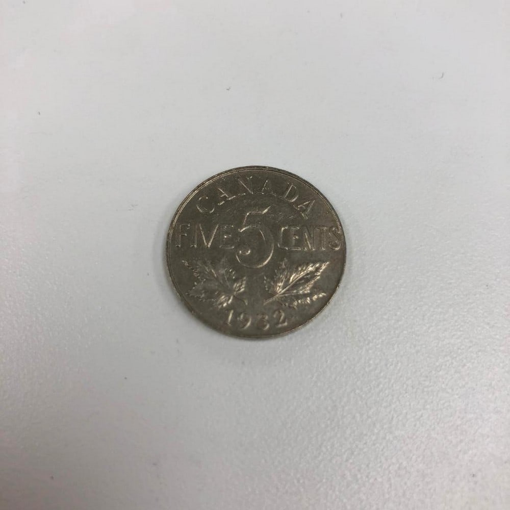 1932 GEORGE V CANADIAN 5 CENT: Obverse The portrait in left profile of George V is surrounded with the inscription "GEORGIVS V DEI GRA: REX ET IND:IMP" (George V, King and Emperor of India by the grace of God) Lettering: GE