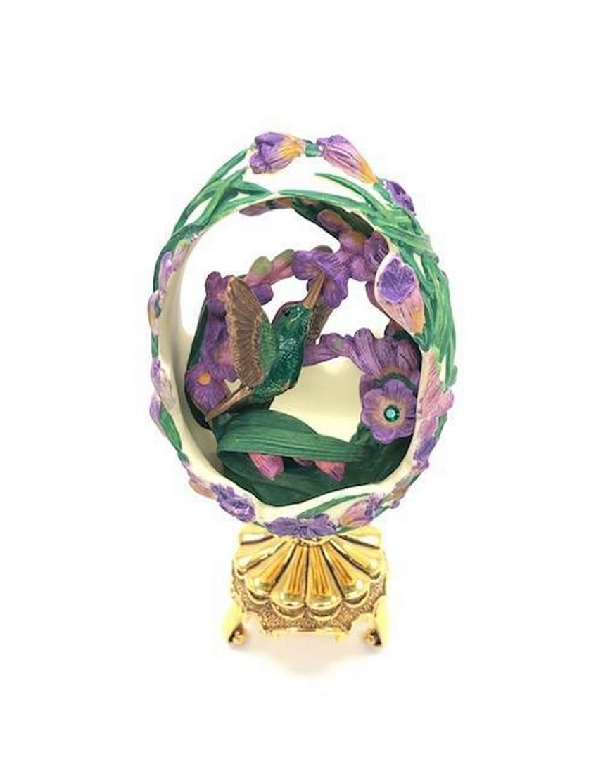 Franklin Mint In The Garden Hummingbird Faberge Egg: Franklin Mint In The Garden Hummingbird Faberge Egg On Gold Toned Stand. "House Of Faberge" Stamp On Base Of Stand. This Beautiful Figure Would Make A Great Gift For A Loved One, Or An Incredible