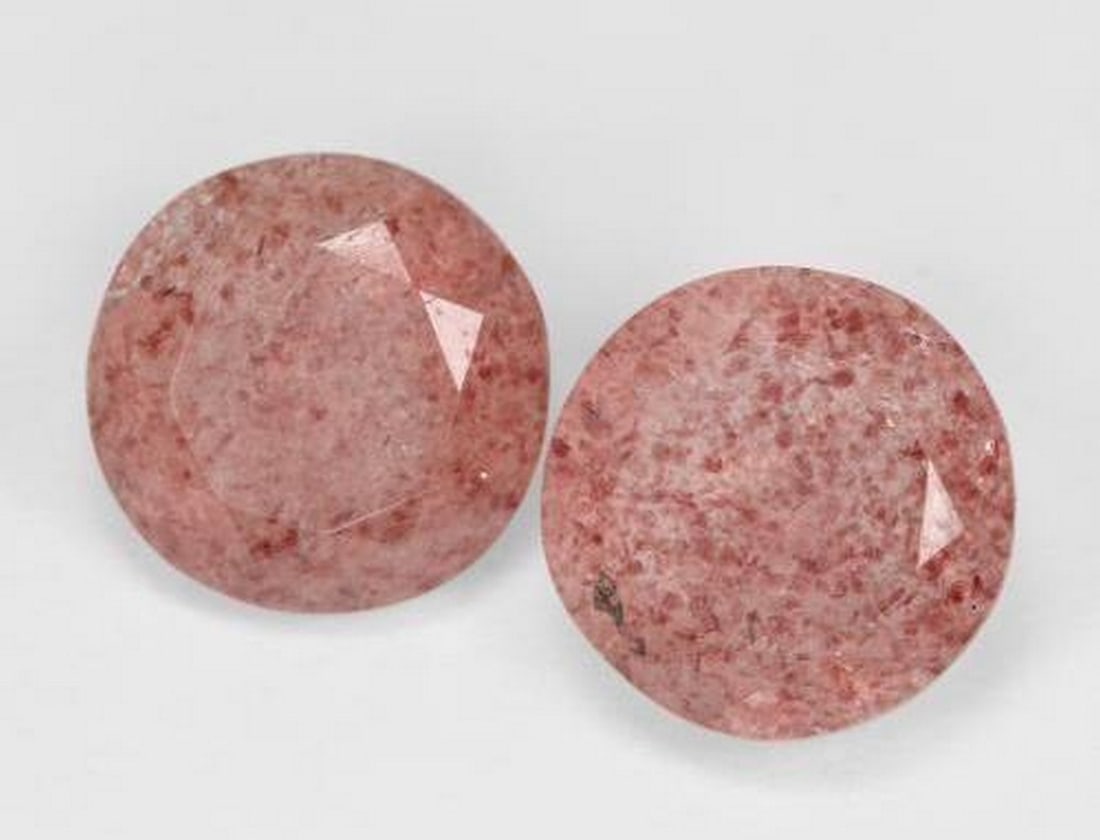 7.14 ct Strawberry Quartz Pair, Round Cut, Medium Pink, Russia (2 Pieces): 7.14 ct Strawberry Quartz Pair, Round Cut, Medium Pink, Russia (2 Pieces) Natural strawberry quartz gemstones with a total weight of 7.14 ct, offered as a matching pair averaging 3.57 ct each. These g
