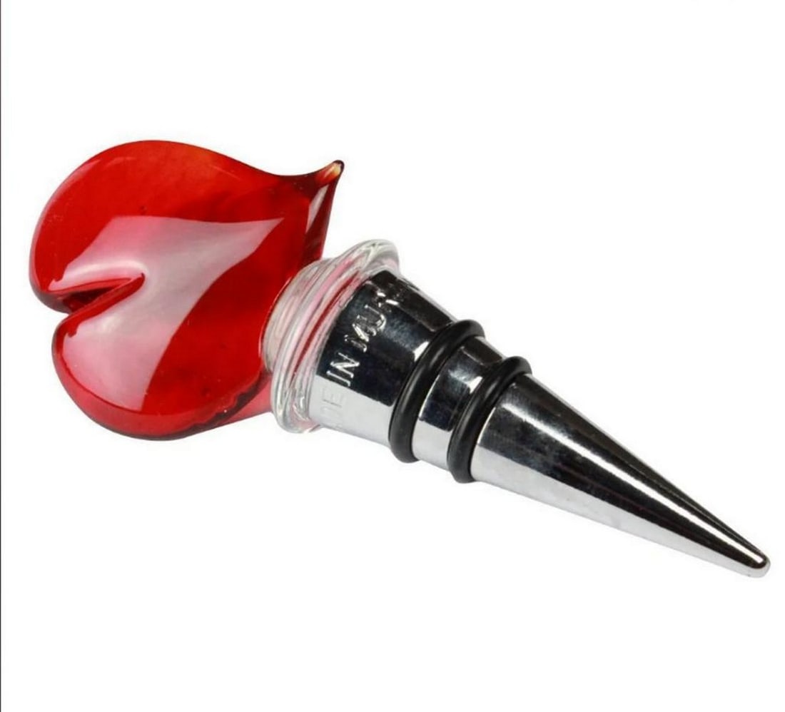 Love Heart Murano Blown Glass Bottle Stopper: Love Heart Murano Blown Glass Bottle Stopper Handcrafted using the lampworking technique, this Murano glass bottle stopper showcases exquisite attention to detail. A perfect gift for lovers, wedding