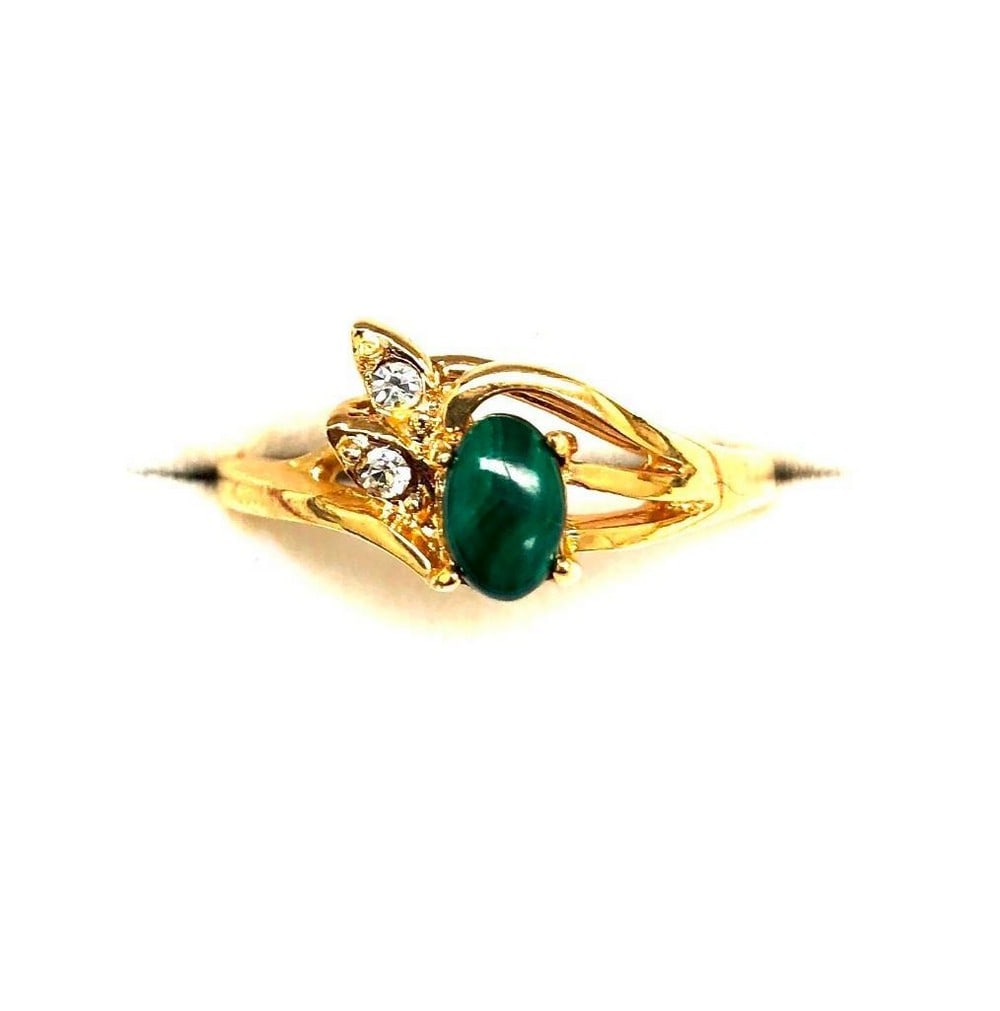 Size 8 Oval Cut Malachite Stone In 18KTGP Yellow Gold Electroplate Finish Ring: Size 8 Oval Cut Malachite Stone In 18KTGP Yellow Gold Electroplate Finish Ring. Malachite is an important protection stone. Malachite absorbs negative energies and pollutants, picking them up from the