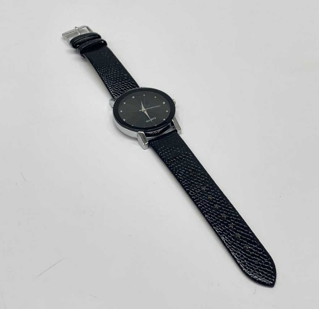 Mens Black Quartz Watch With Silver Detailing: Mens Black Quartz Watch With Silver Detailing View Photos for Further Details.