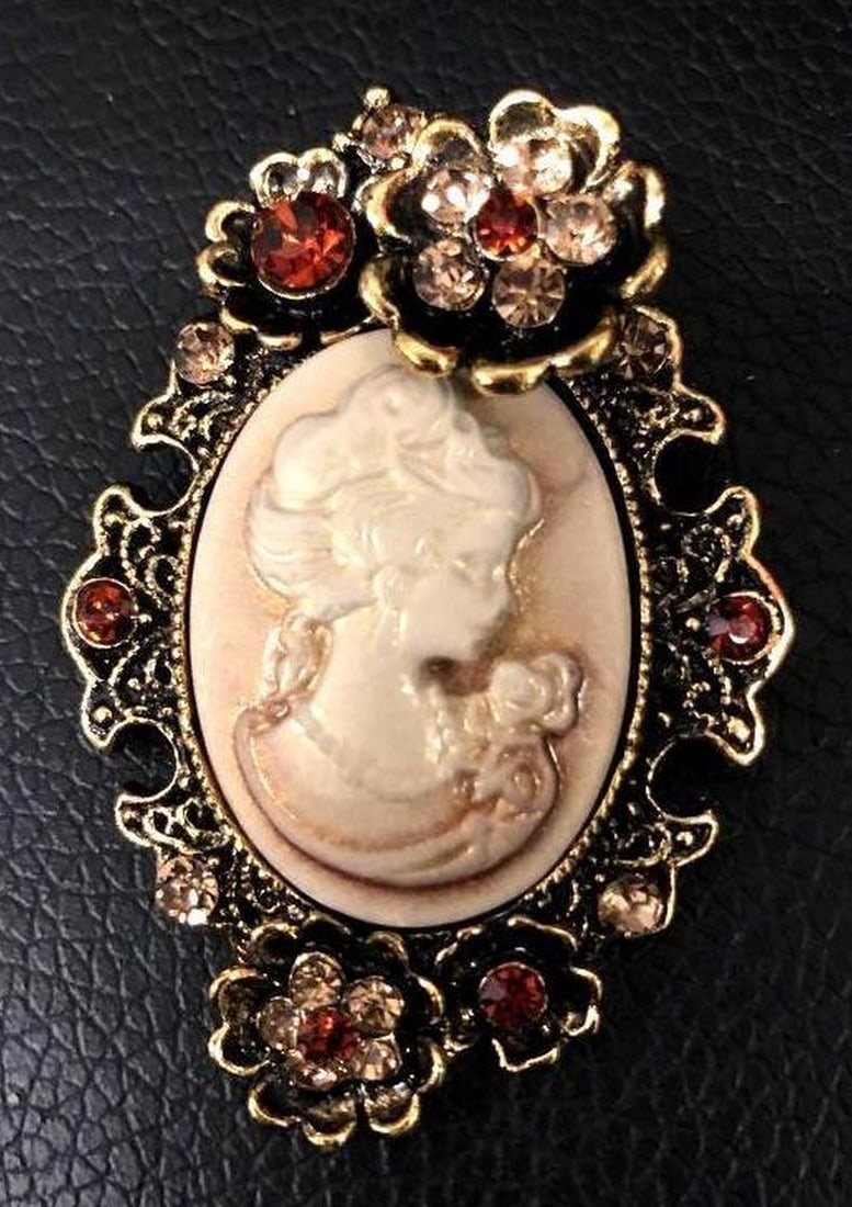 Exquisite Silhouetted Semi Precious Rhinestone Cameo: Exquisite Silhouetted Semi Precious Rhinestone Cameo Broach View Photos For Further Details.