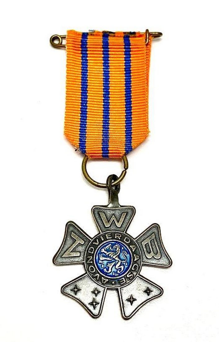 Royal Dutch League for Physical Education Medallion: The Royal Dutch League for Physical Education (Koninklijke Nederlandse Bond voor Lichamelijke Opvoeding or KNBLO-NL) was a Dutch sports association, focused on sporting and recreational walking. It