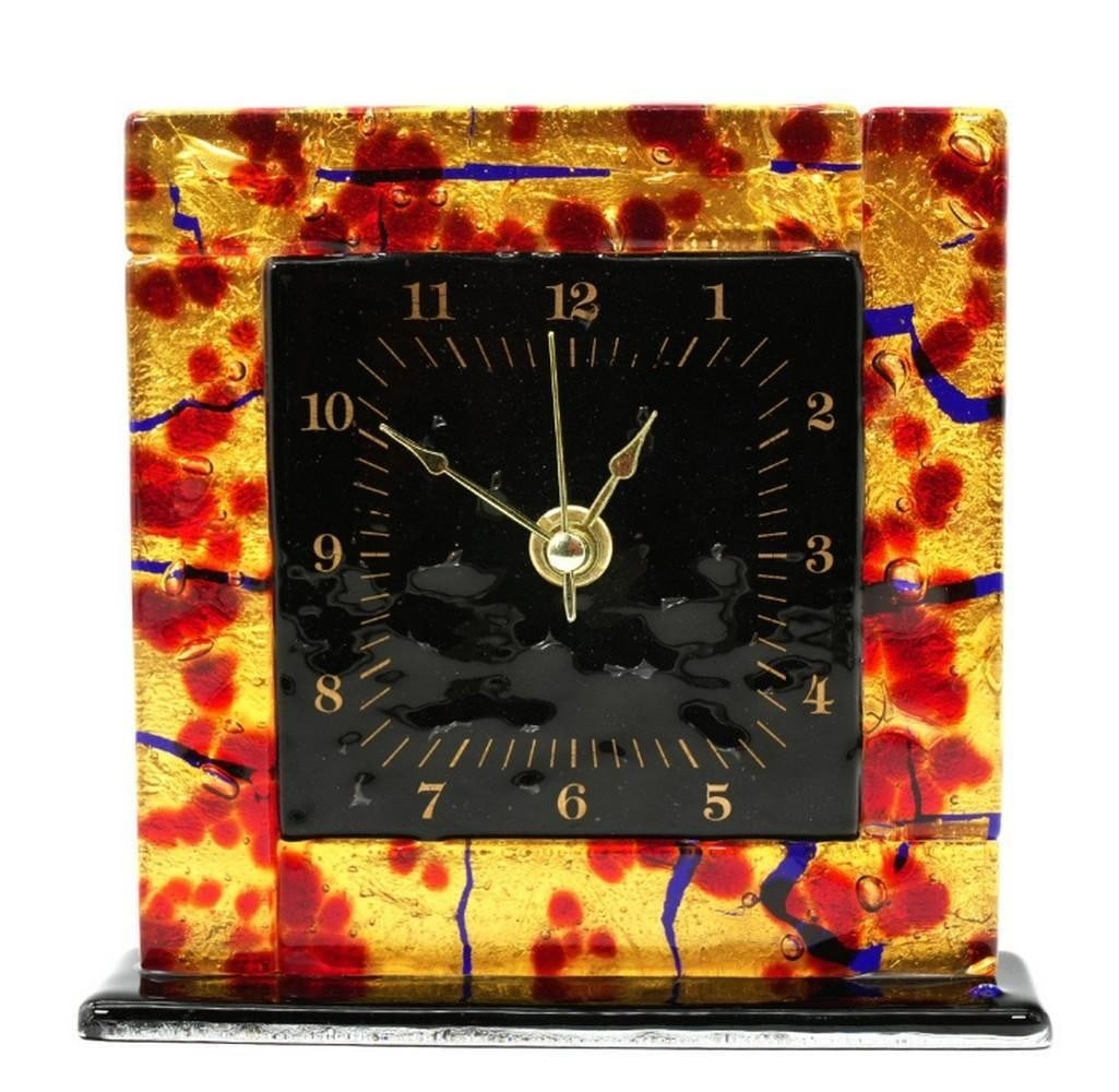 Murano Glass Red Table Desk Shelf Clock – 24K Gold Leaf Design: Murano Glass Red Table Desk Shelf Clock – 24K Gold Leaf Design This handmade Murano glass clock, crafted using the glass fusing technique, features a striking red surface enriched with genuine 24K g