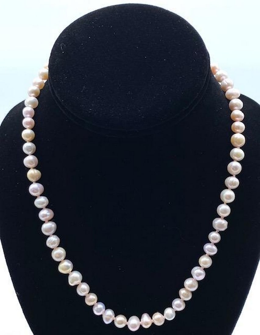 18" Natural 7mm-8mm Freshwater Cultured Pearl Necklace Bracelet & Earring Set: 18" Natural 7mm-8mm Freshwater Cultured Pearl Necklace Bracelet & Earring Set. A Variety Of Lusters Come From This 3 Piece Set. The Pink Purple &Silver Lusters Make This An Eye Catching Se