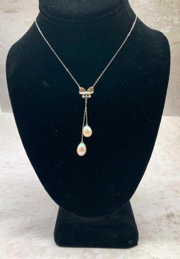 Drop White Pearl Sterling Silver Jewelry Necklace: Drop White Pearl Sterling Silver Jewelry Necklace This necklace showcases beautiful white pearls delicately suspended from a sterling silver chain. Its minimalist yet elegant design makes it a versa