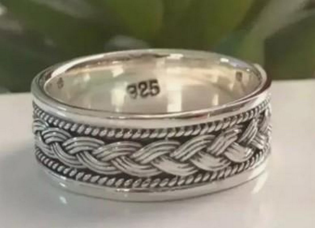 Striking 925 Sterling Silver Spinner Band Ring: Striking 925 Sterling Silver Spinner Band Ring Make a bold statement with this striking 925 sterling silver spinner band ring. Crafted from solid sterling silver, this ring features a dynamic spinnin
