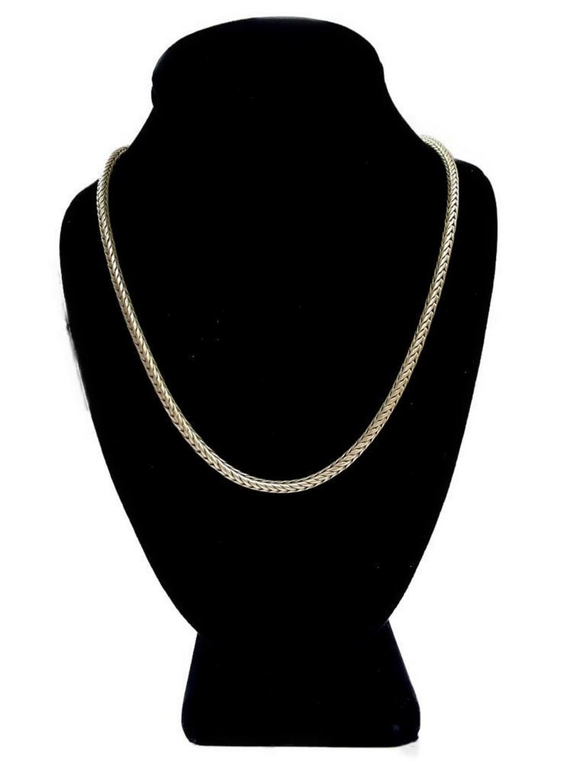Vintage Unique Handmade Chinese Tibet Silver Weave Necklace: Vintage Unique Handmade Chinese Tibet Silver Weave Necklace Adorn yourself with the timeless elegance of our Unique Handmade Chinese Tibet Silver Weave Necklace. Meticulously crafted with a