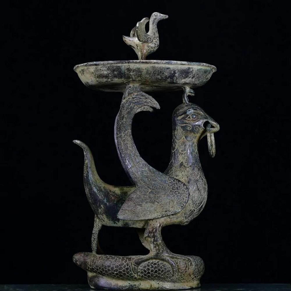Antique Chinese Bronze Suzaku Lamp Statue Ornament: Antique Chinese Bronze Suzaku Lamp Statue Ornament This rare handcrafted bronze statue features the majestic Suzaku, the Vermilion Bird of the South, elegantly incorporated into a lamp design. Symboli