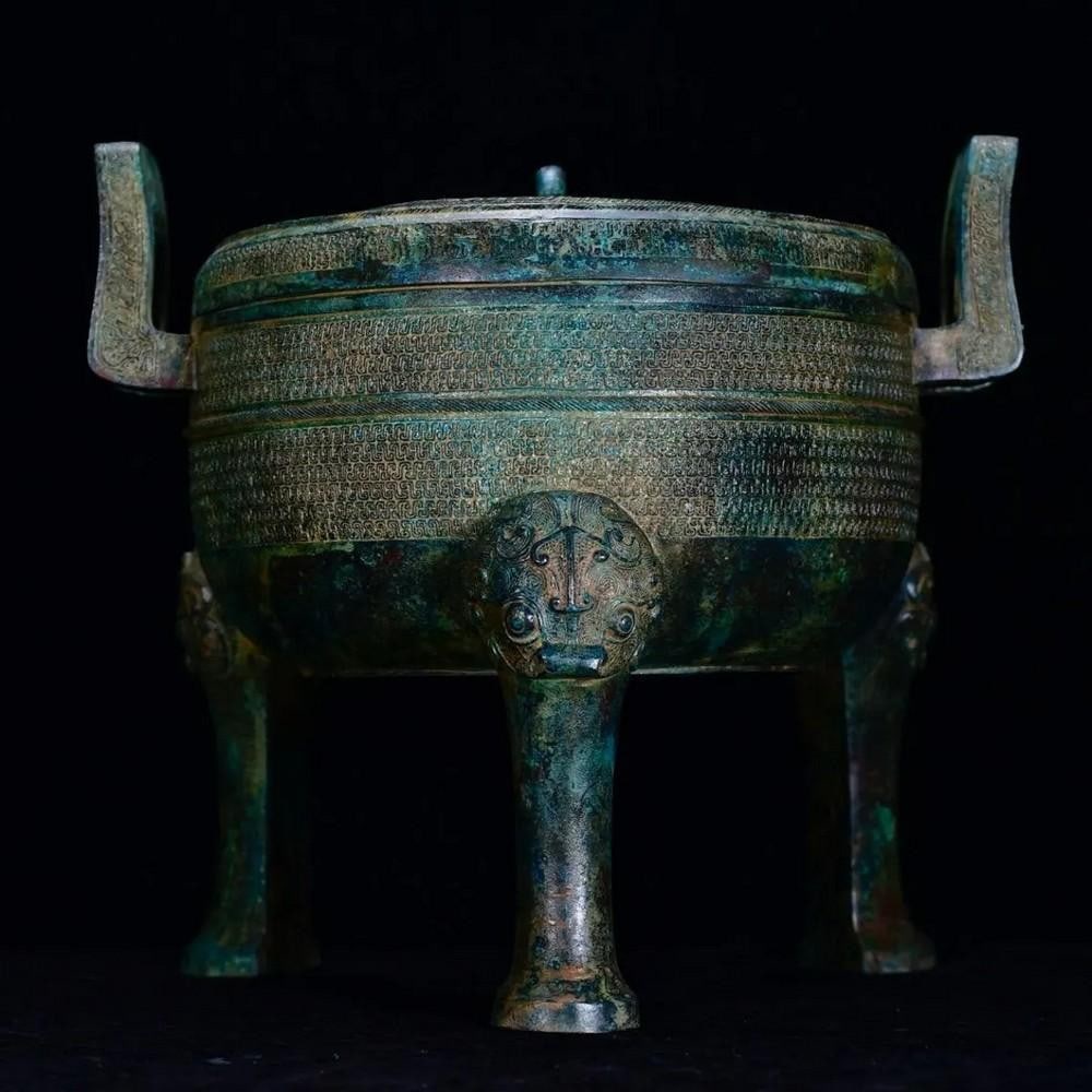 Antique Chinese Bronze Tripod Statue (1 of 8)