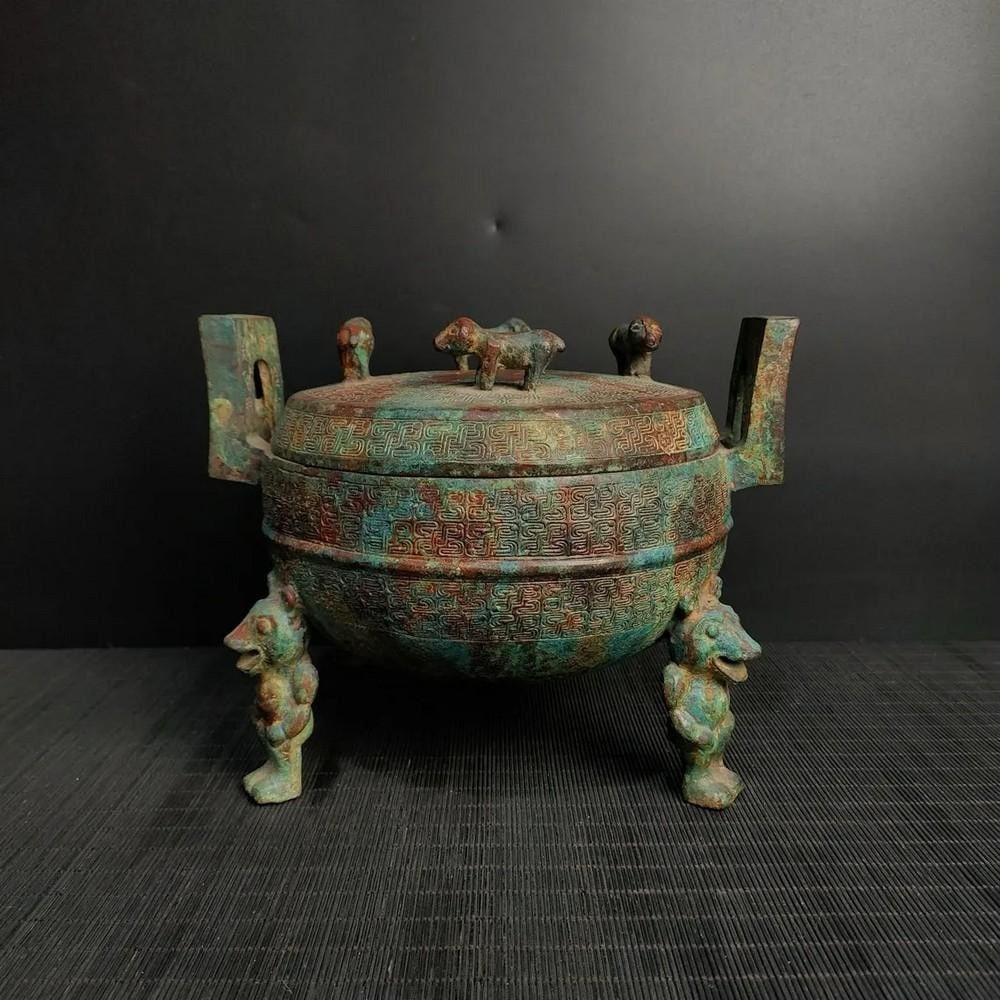 Antique Chinese Bear Figure Footed Bronze Ornament: Antique Chinese Bear Figure Footed Bronze Ornament This antique Chinese bronze ornament features a detailed bear figure with a footed base, symbolizing strength and resilience. The finely crafted de