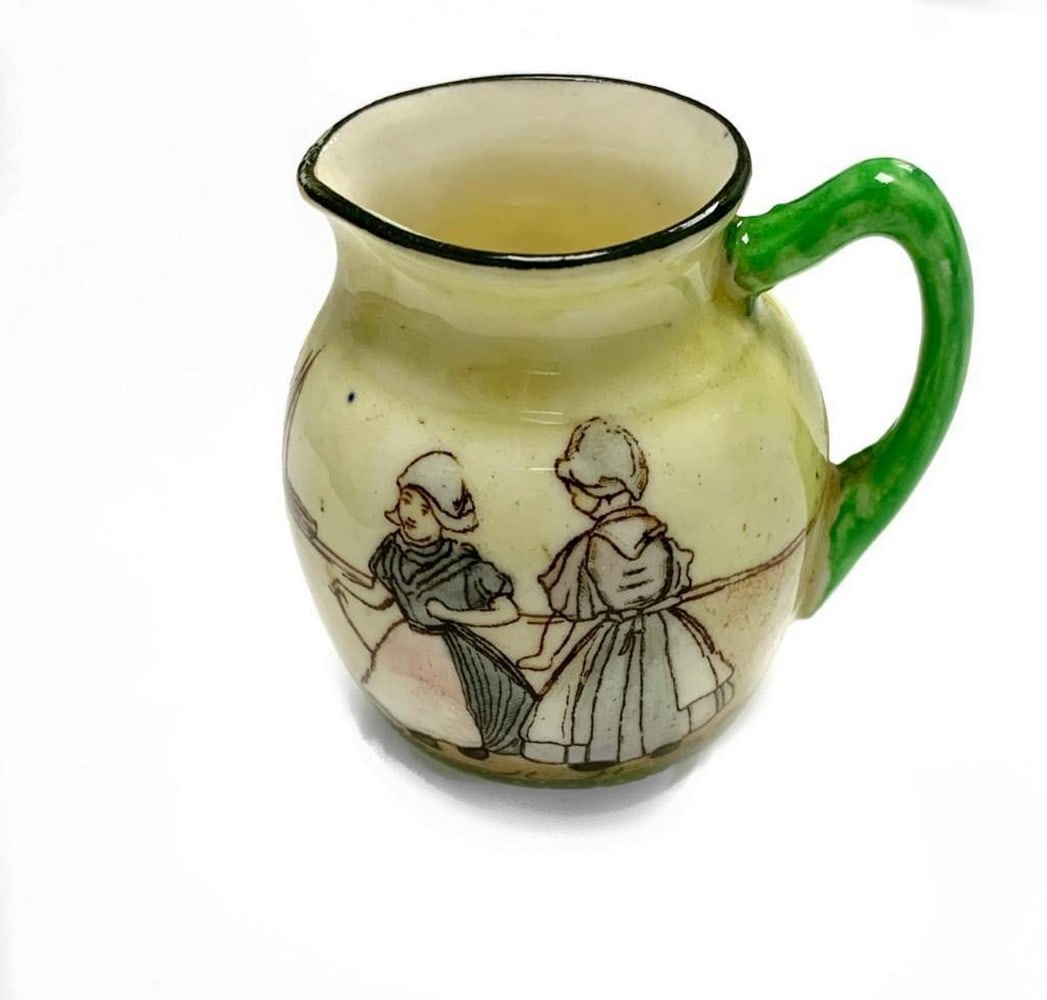 English Royal Doulton Creamer Pot: English Royal Doulton Creamer Pot View Photos for Further Details.